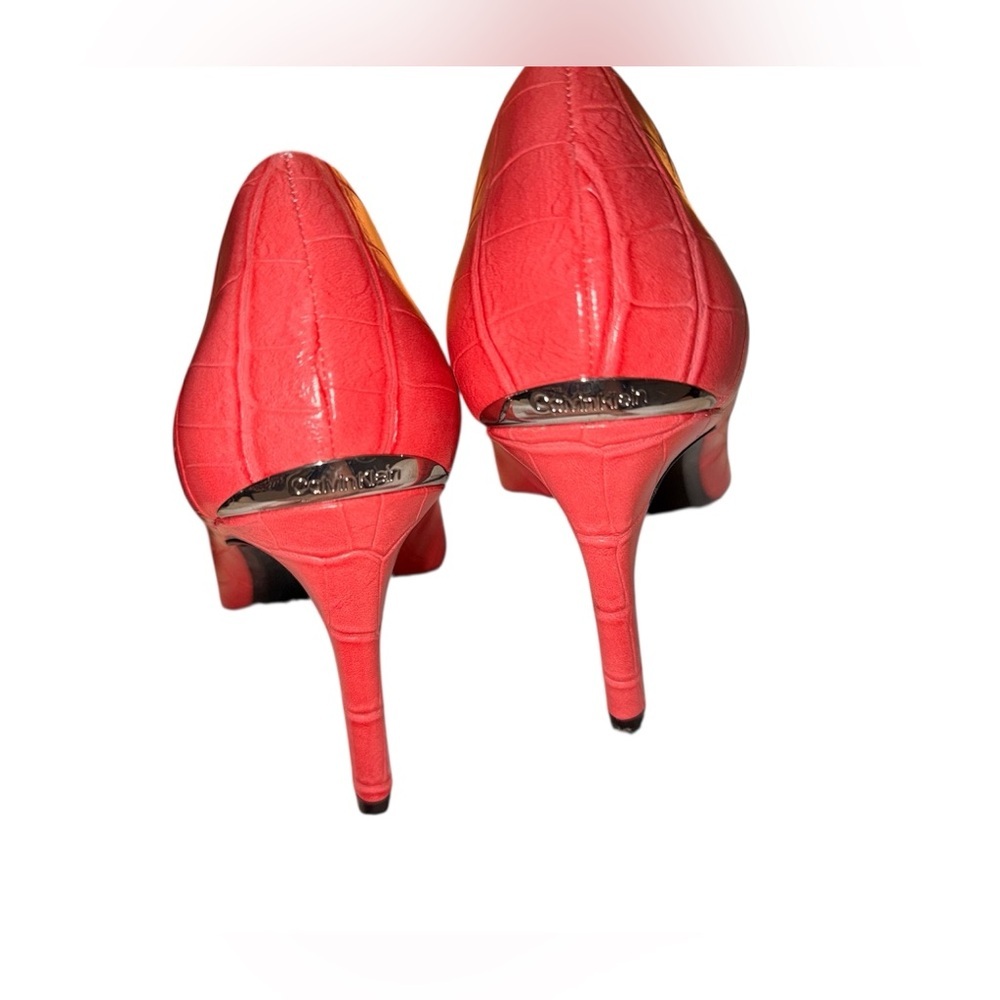 CALVIN KLEIN Gayle Embossed VIP Pumps CORAL
Size 8 - Picture 5 of 8